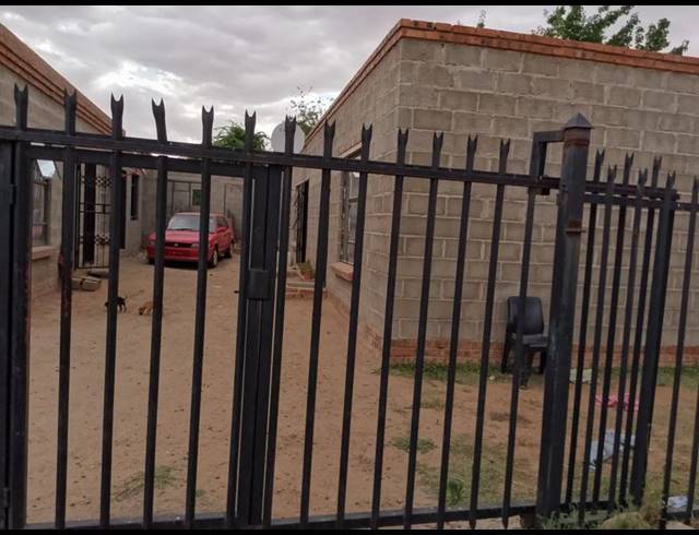 4 BEDROOM HOUSE FOR SALE IN BLOEMSIDE 2